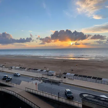 Seaview Penthouse Apartament *